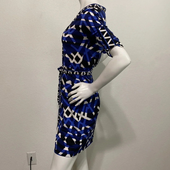 BCBGMaxAzria Blue Short Sleeve Geometric Print Belted Shift Dress Size XXS - Picture 5 of 9
